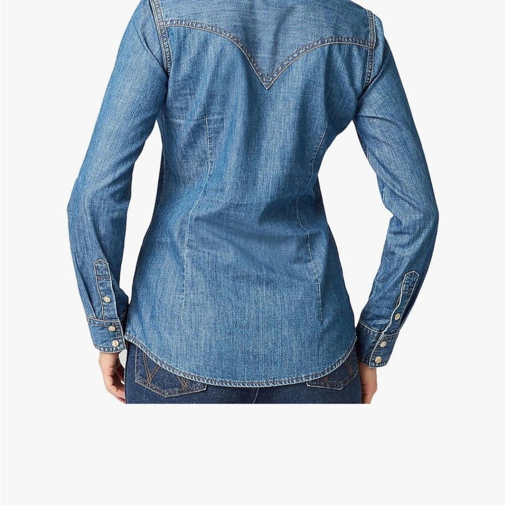Wrangler Women's  Blue Denim Shirt size medium - Picture 5 of 9
